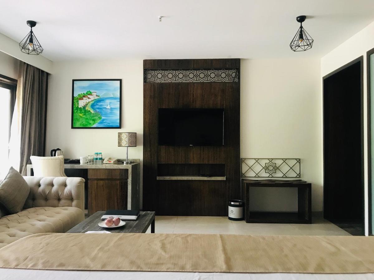 Silver Waves Resort & Spa - Daman Exterior foto