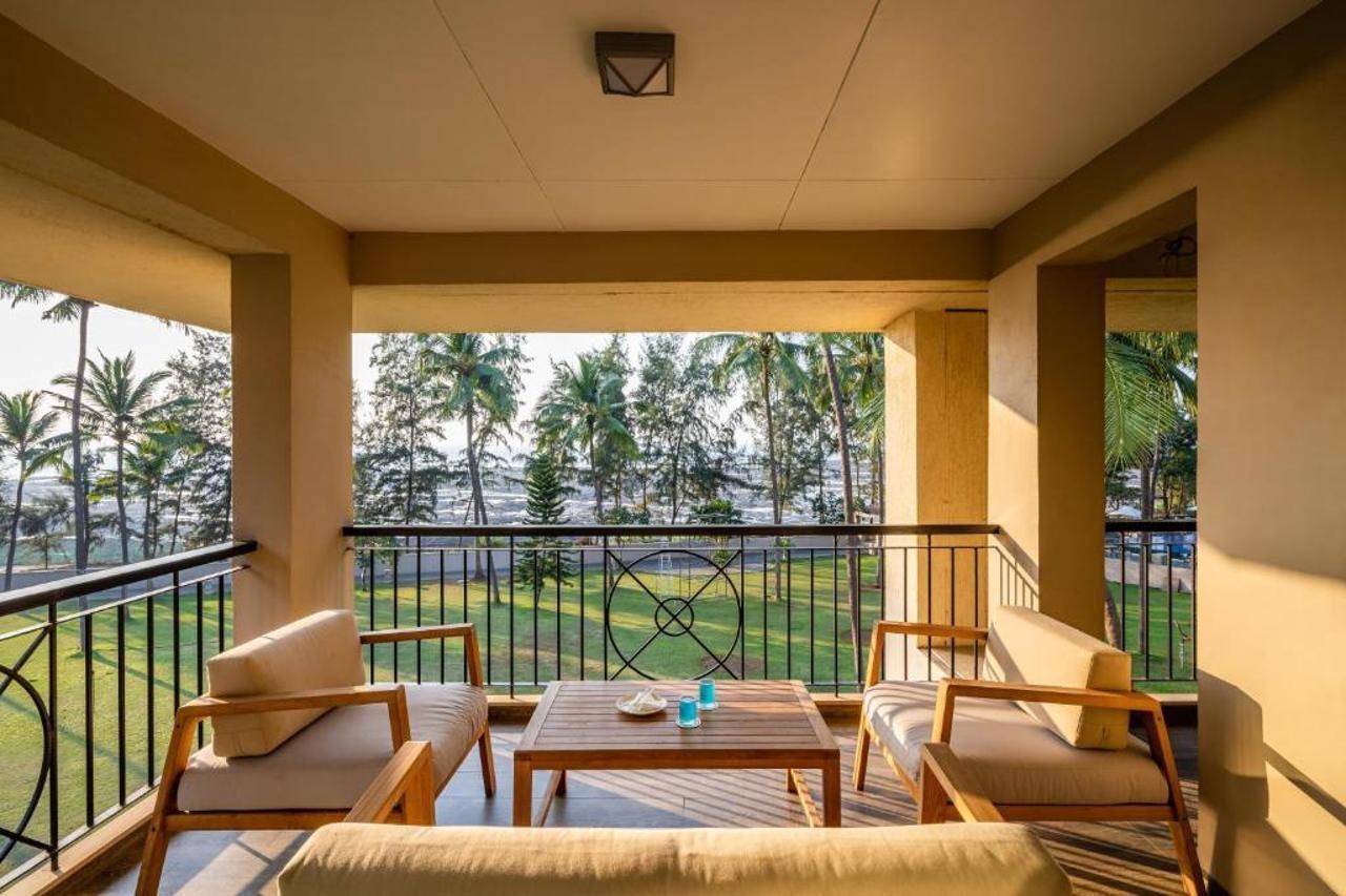 Silver Waves Resort & Spa - Daman Exterior foto