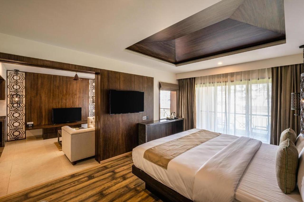 Silver Waves Resort & Spa - Daman Exterior foto