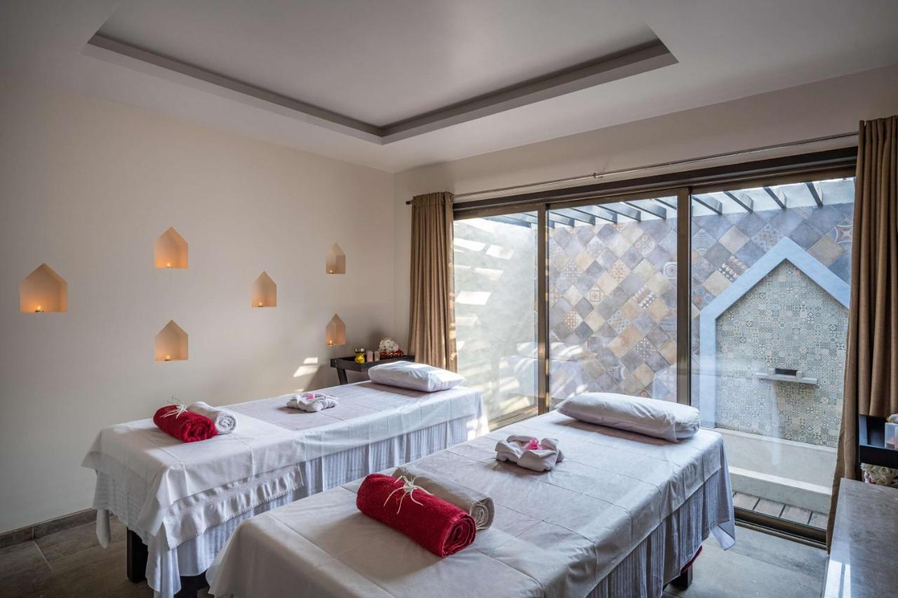 Silver Waves Resort & Spa - Daman Exterior foto