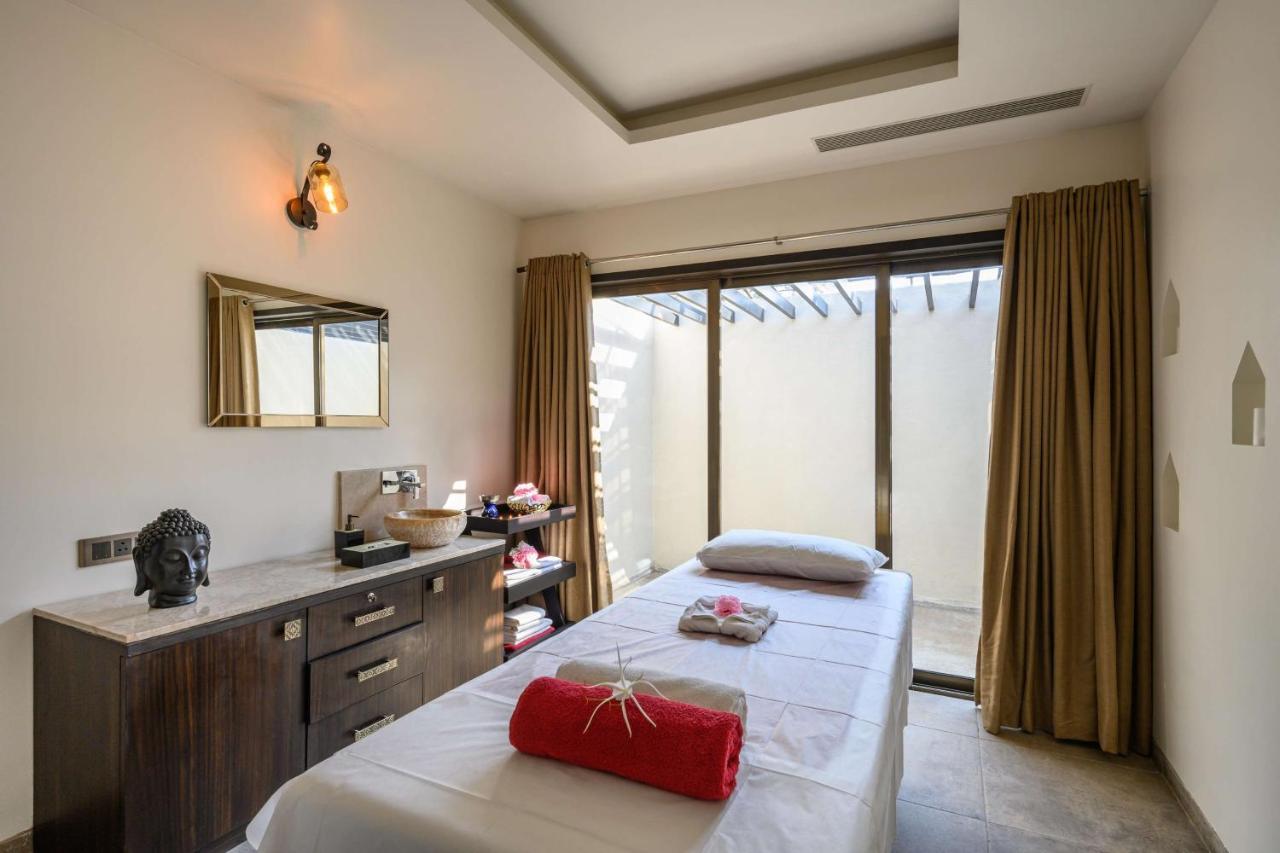 Silver Waves Resort & Spa - Daman Exterior foto